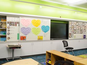 Photo of the interior classroom and large screen
